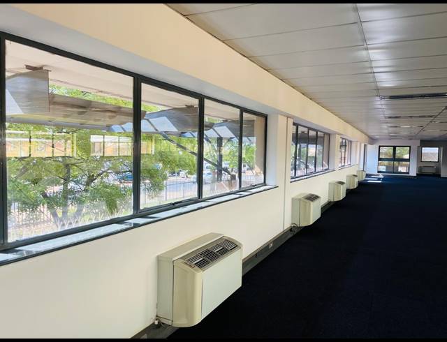 1,840M² OFFICE TO LET IN RANDJESPARK
